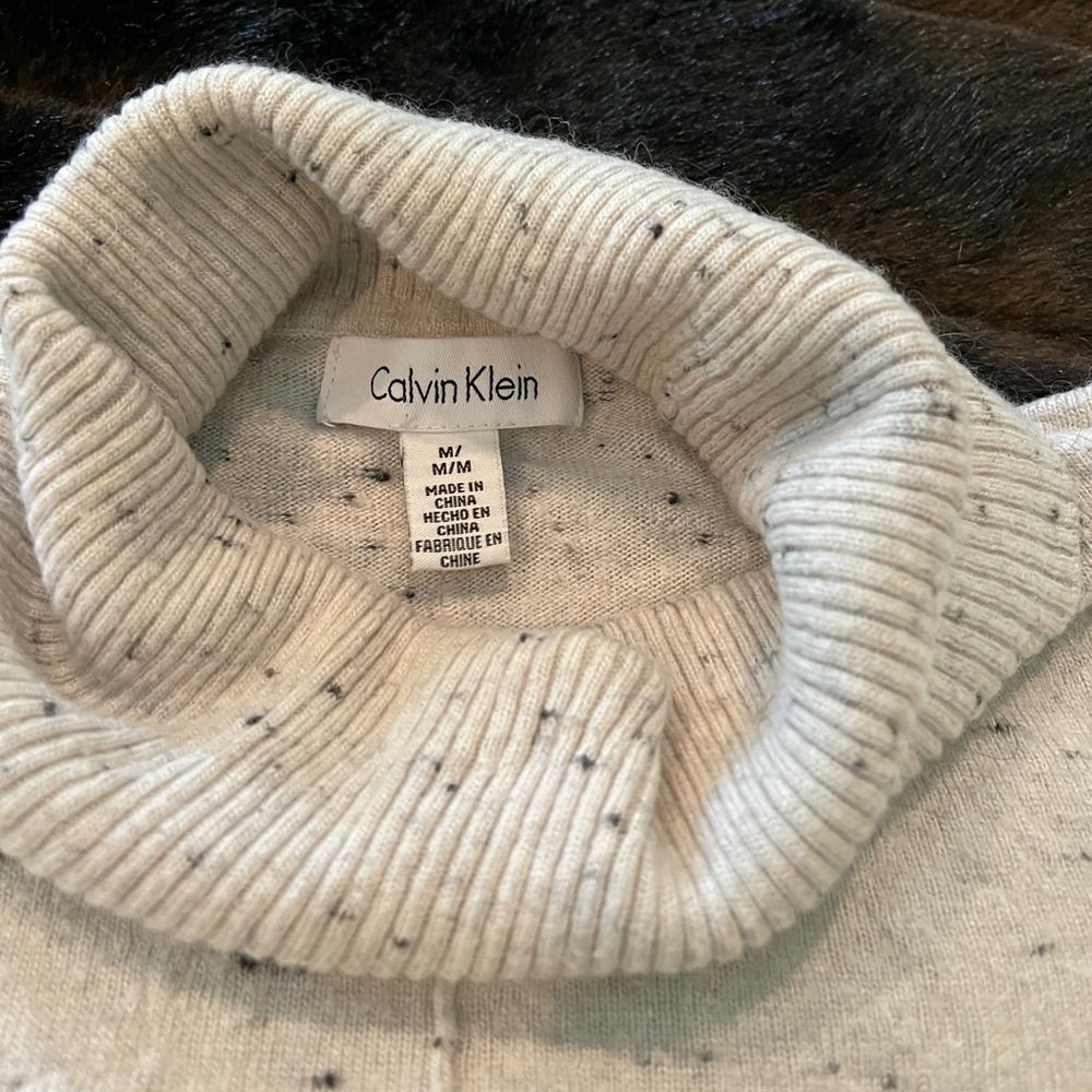 Turtleneck Sweater by Calvin Klein (M) - Picture 4 of 11